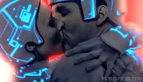 TRON Kuss