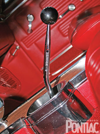 hppp_1009_08_o-1967_pontiac_gto-shift_knob_shot.jpeg
