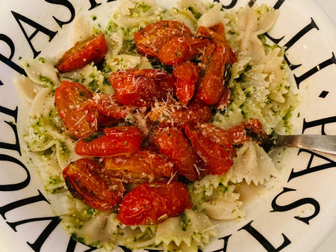 Farfalle au pesto et tomates cerises confites