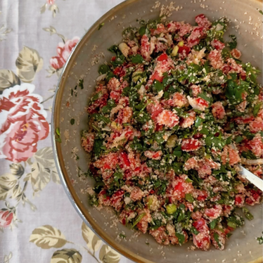 Taboulé libanais aux herbes, tomates et pastèque