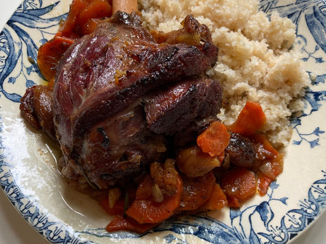 Souris d’agneau, façon tajine aux carottes, abricots secs et miel