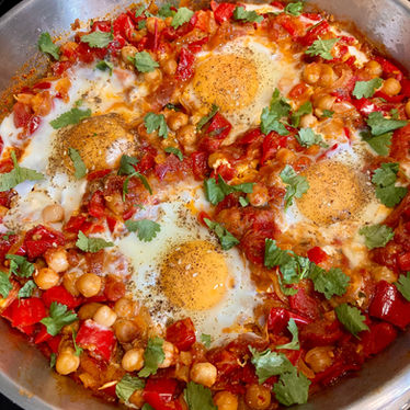 Chakchouka aux poivrons, pois chiches et œufs