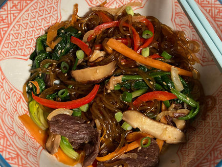 Vermicelles de patate douce aux légumes et au bœuf (Japchae)