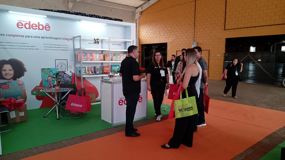 Edebê leva soluções educacionais e diálogo estratégico ao Conexidades 2025