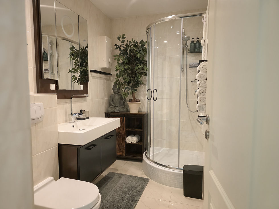 Badezimmer mit Dusche