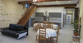 Salon et cuisine mis à disposition des clients dans l'établissement Fécamp, d'Etretat et d'Yport