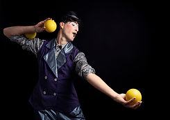Pum Flin Paf (livian)_0007_PELOTAS pumflinpaf BOOK (5).jpg