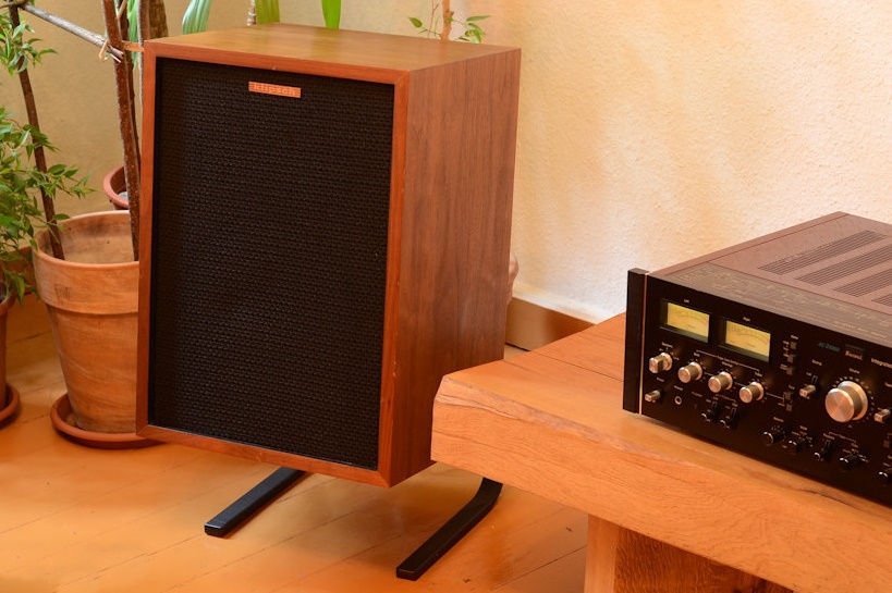Phiên bản đầu tiên mang tên Klipsch Heresy I