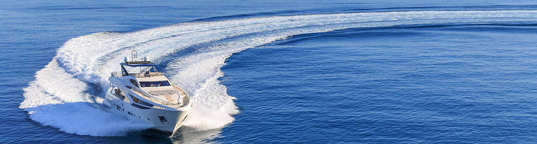 yacht sur mer grande shutterstockessai.jpg