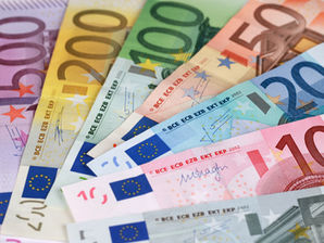 Bonus da 319 euro per le famiglie anche senza figli a carico, con ISEE entro 9.796 euro (20.000 euro con almeno 4 figli). Ecco come funziona (TABELLA AGGIORNATA)