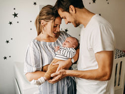 LEGGE DI BILANCIO 2025, BONUS NUOVE NASCITE, CONGEDI PARENTALI E RAFFORZAMENTO BONUS ASILO NIDO: ECCO TUTTE LE NOVITÁ PREVISTE DAL TESTO