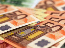 PRECARI, Carta Docente: il Tribunale di Roma assegna 1.000 euro più interessi ad una supplente per mancato riconoscimento del beneficio, utile ai fini dell'aggiornamento professionale