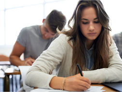 Esame di Maturità 2025/2026: COSA CAMBIA? Ecco tutte le NOVITÁ in merito: dalle Prove scritte al Colloquio orale, dalla denominazione alla votazione. Ecco quanto stabilito dal DECRETO SCUOLA