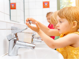 COLLABORATORI SCOLASTICI, INCARICHI PER ASSISTENZA IGIENICA AGLI ALUNNI: ATTRIBUZIONE PREVISTA QUANDO? RIGUARDANO ANCHE I PRECARI? FACCIAMO CHIAREZZA