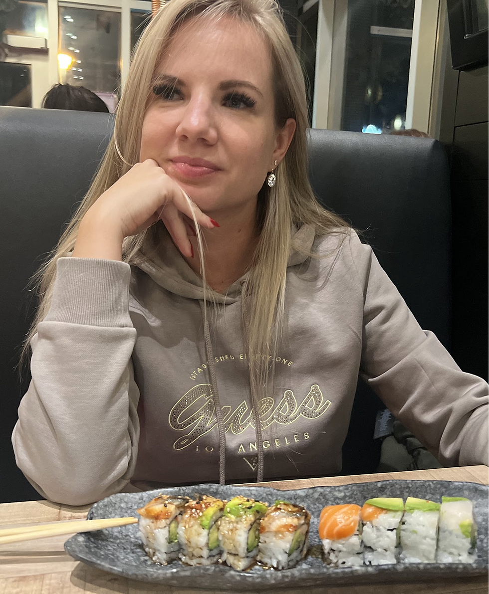 Alexandra at a sushi restaurant enjoying her favorite meal, featured as part of her ‘fun facts about me’ story.