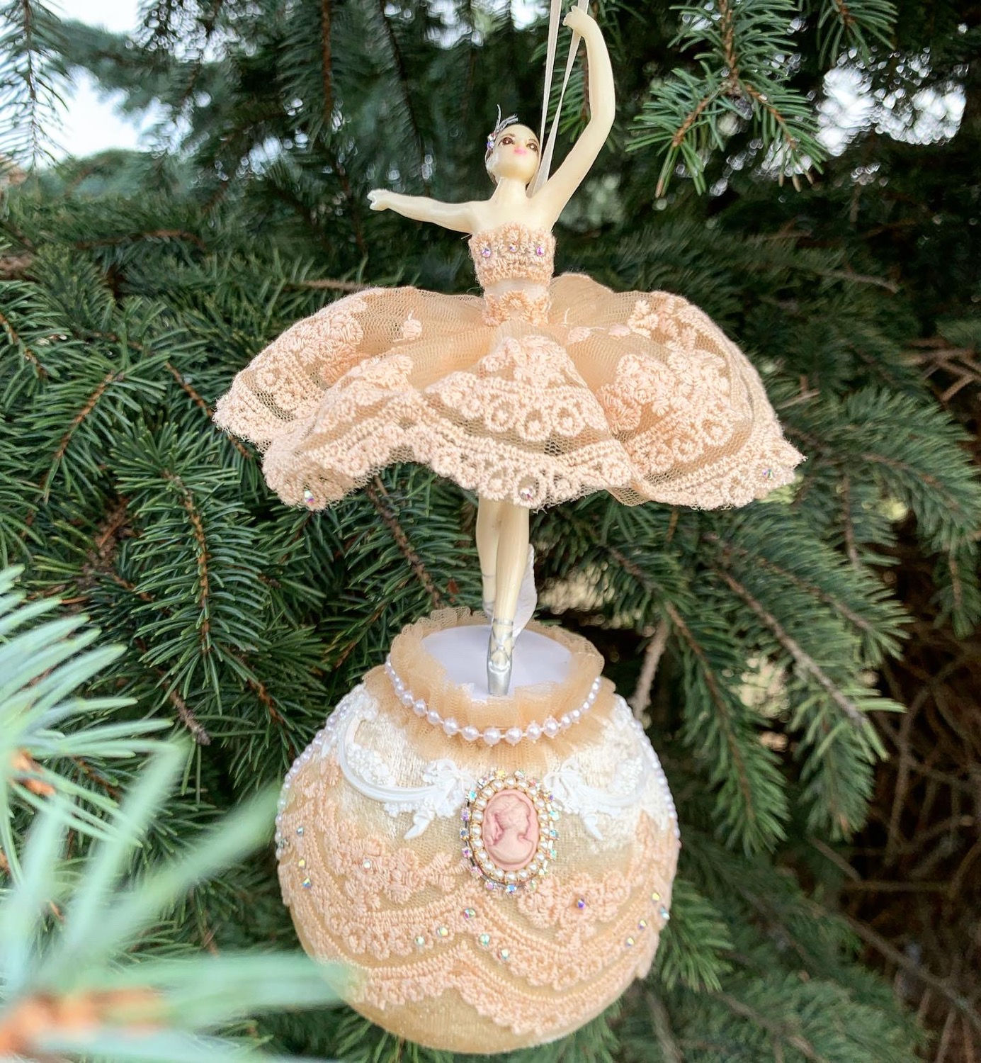 Christmas ornament “Ballerina on a ball”