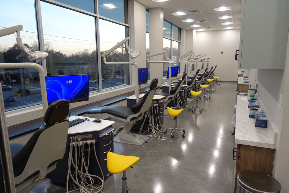 Orthodontic bay with dental chairs