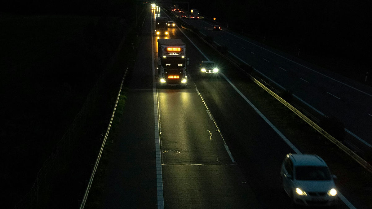 Daylight Saving Time Ends: Night Driving Tips for Truckers