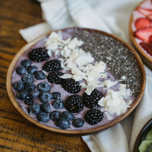 Tatlı Krizlerine Sağlıklı Çözüm: Miela Blackberry Smoothie Bowl