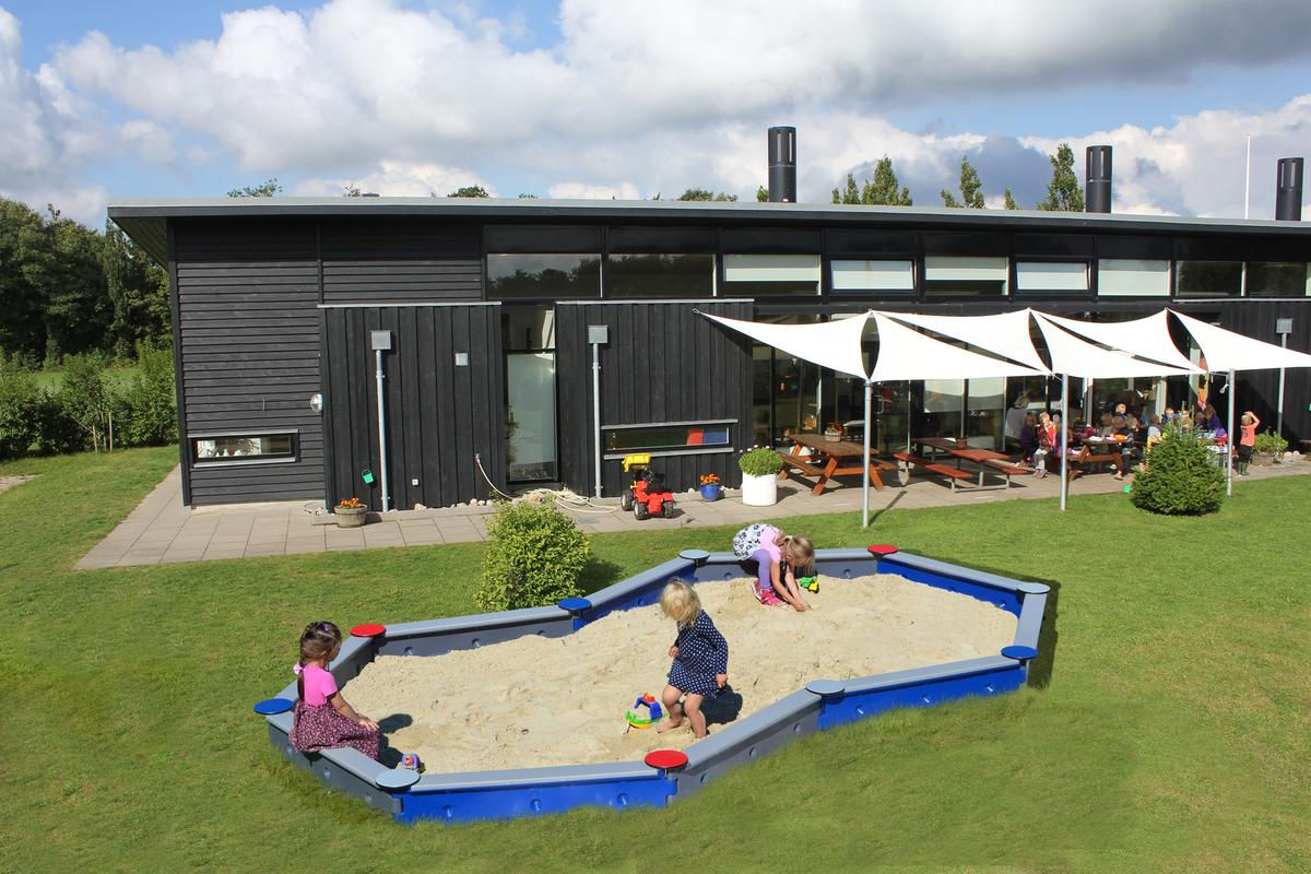 Επαγγελματική παιδική χαρά Αμμοδόχος δεκάπλευρη 270 x 453εκ. Κωδ. LD1467 www.worldfamilytime.com