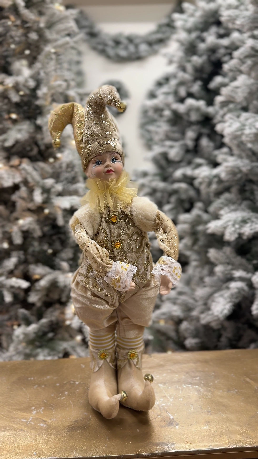 Χρυσός υφασμάτινος κουρδιστός Τζόκερ όρθιος μουσική και κίνηση 50εκ  κωδ. Η88702 www.worldfamilytime.com