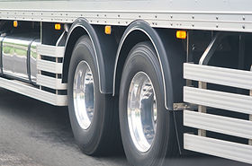 トラックのタイヤ