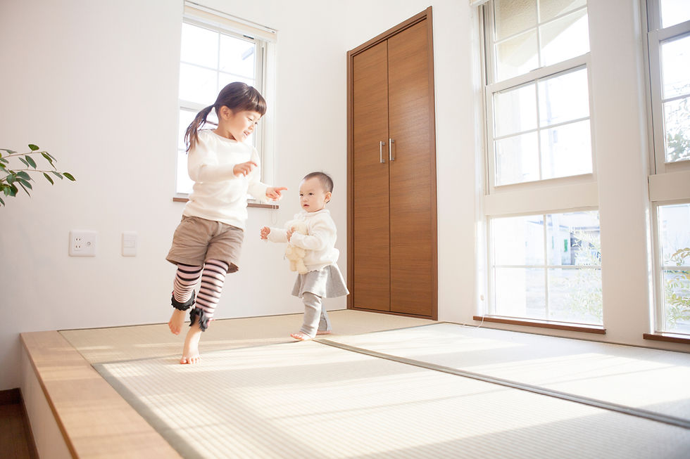 畳の上の子供