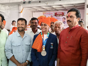 जागतिक योगासन स्पर्धेतील रौप्यपदक विजेत्या सीमा पवार यांचा सभापती प्रा. राम शिंदे यांच्या हस्ते चोंडी व बावी येथे सत्कार..