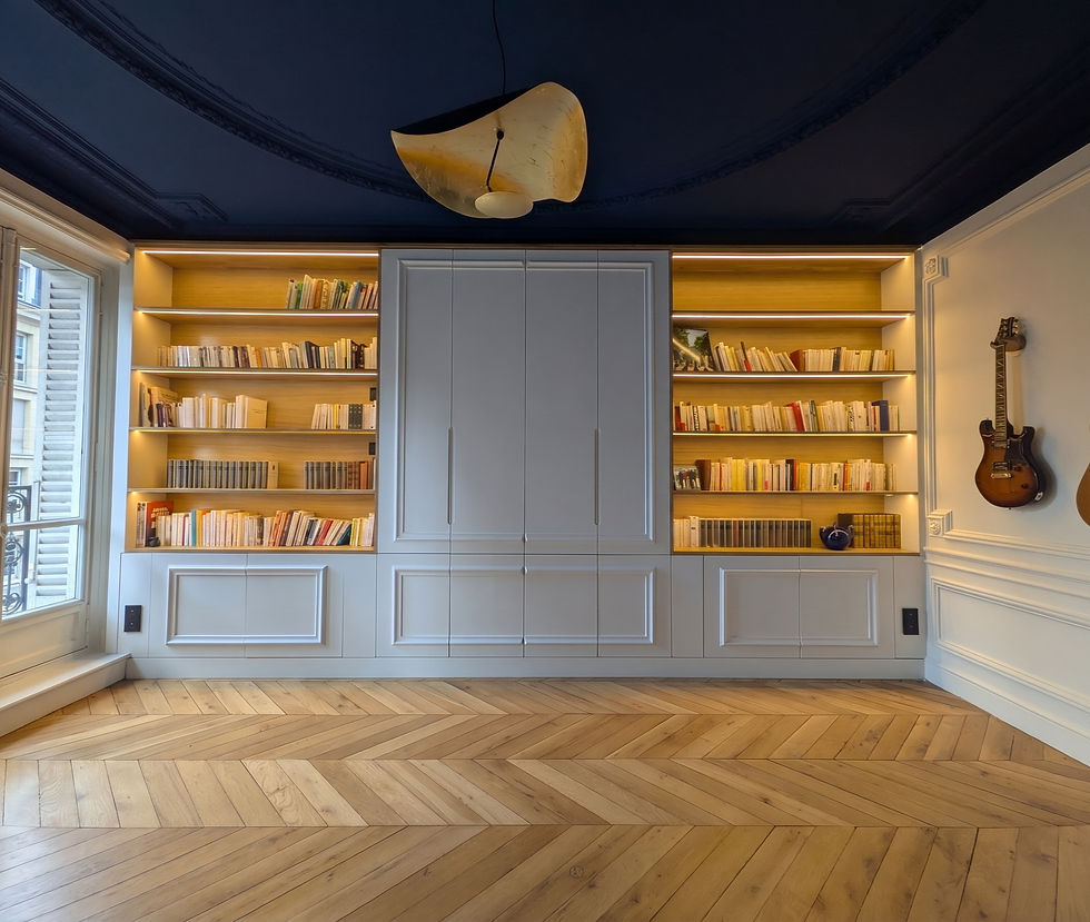 Après rénovation : Bibliothèque sur mesure