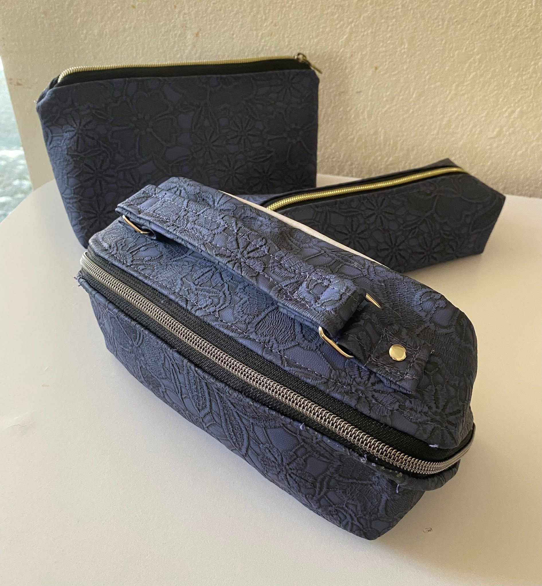 Clamshell Pouch