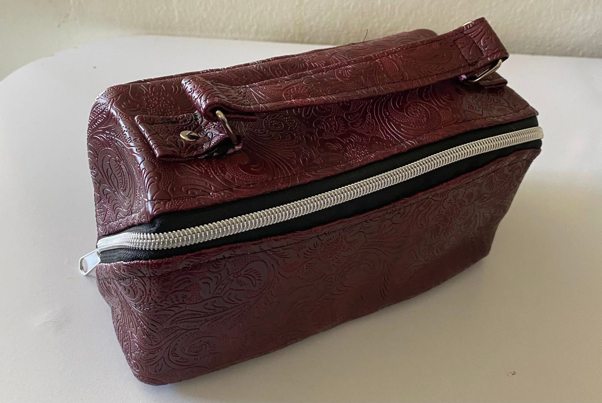 Clamshell Pouch