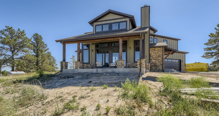 01 Exterior Front (marek).jpg