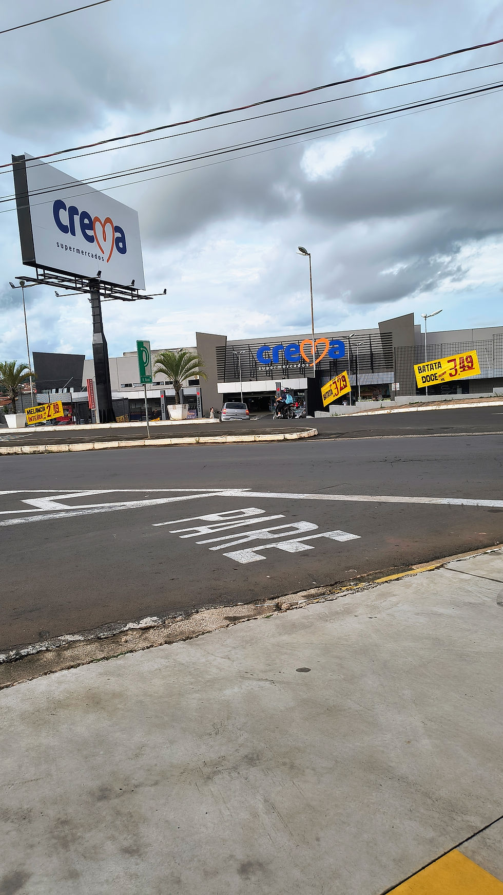 Super Mercados Crema