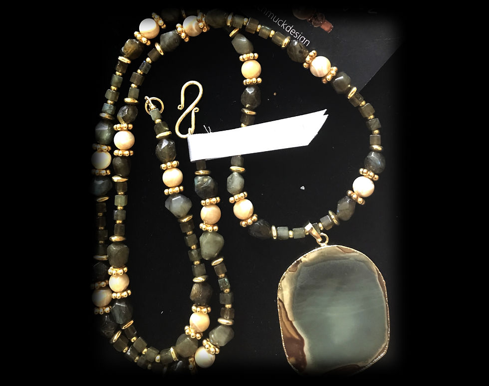 Collier (A83)