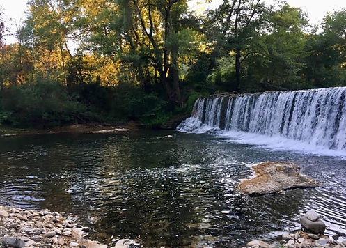 Cascade de l'Auzonnet et prise d'eau du moulin, à La Dînette du moulin, Saint-Julien-de-Cassagnas, Gard.