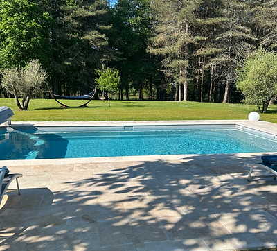 Piscine chambres d'hôtes domaine de lithos perigord noir