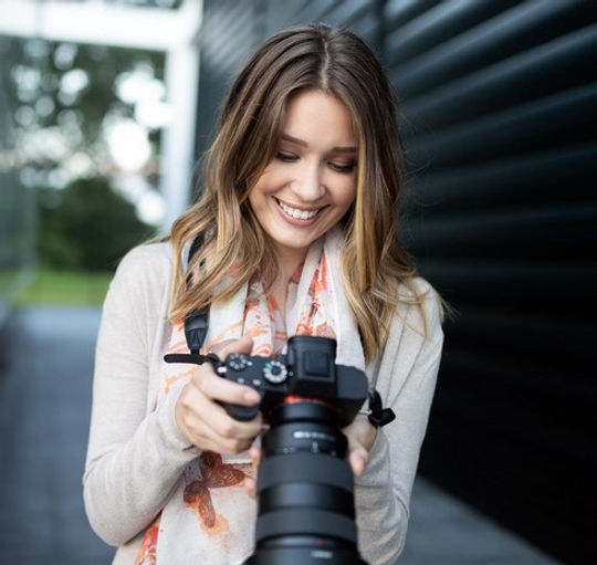 LisaPhotographer 490x464.jpg