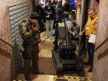 Lánctalpas robotot is bevetett a TEK a józsefvárosi akcióban