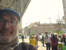 Amikor a lusta vízvezeték-szerelő öt év csőtörés után aláírást gyűjt egy villáskulcsra: Pikó András legújabb teadélutánja