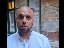 Oláh József - ha megválasztják - a lebontás előtt álló, romos bérház üres lakásait odaadná a barátainak