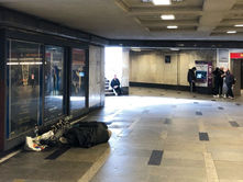 Befellegzett az aluljárós kürtőskalácsozóknak és gyrosozóknak