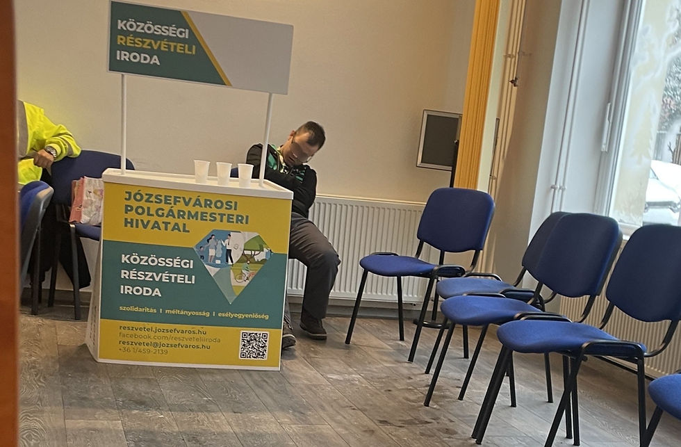 Annyira érdektelen Pikóék részvételi programja, hogy a munkatárs aludni is tudott munkaidőben