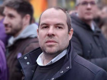 Hermann György arra buzdítja a 8. körzetben élőket, hogy szavazzanak egy másik körzetben induló, nőbántalmazó jelöltre