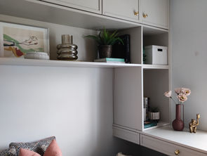 Stylish built-in bedroom shelving and desk