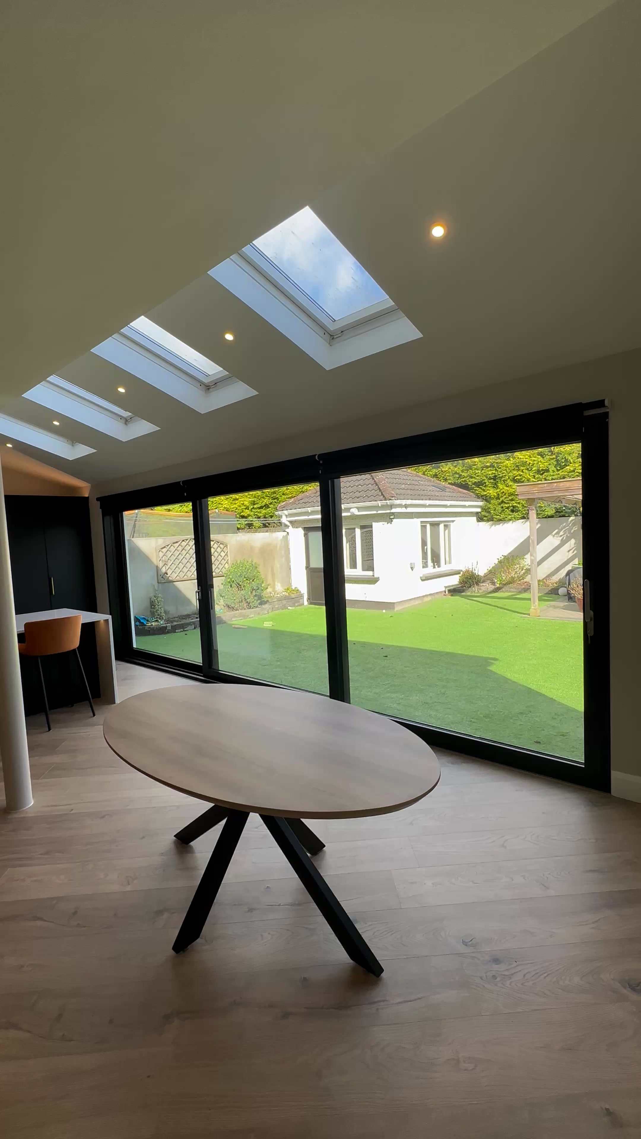 Motorised Blinds Installation Dublin – Screen Roller Blinds with Remote Control — photo 1