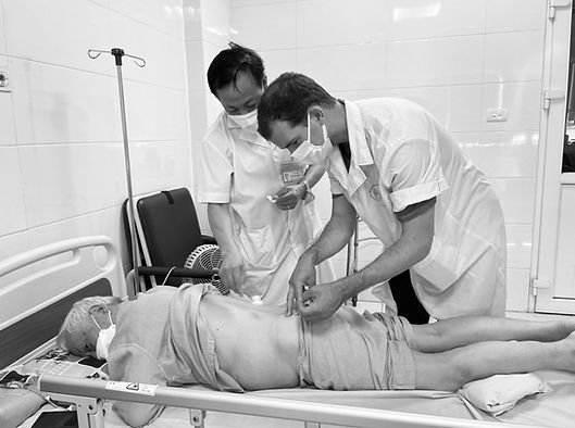 Séance d’acupuncture à l’hôpital de Médecine Traditionnelle de Hanoï – Bertrand de Tuning Chi en pratique clinique