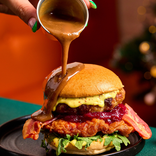 pouring gravy on chicken burger