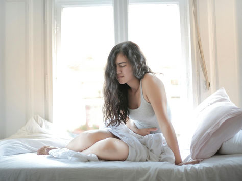 What are the signs of hypochlorhydria, or low stomach acid?