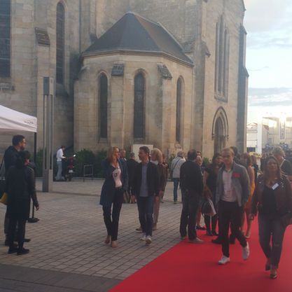décoration extérieur
arrivée invités 
les premiers
tapis rouge 
allée des invités
entrée de la soirée
mérignac organisation
Organisation du festival du film du club des entreprises de Merignac
Organisation festival du film
Présentation des entreprises dans un film
Cocktail dinatoire
Remise de prix
Tapis rouge
Agence WEA 
Agence événementielle Bordeaux 
Agence de communication digitale
Organisateur d’événement Bordeaux 
Organisation d’évènement Bordeaux 
Événement d'entreprise
Activités d’entreprise 
Groupe de Musique 
Animateur