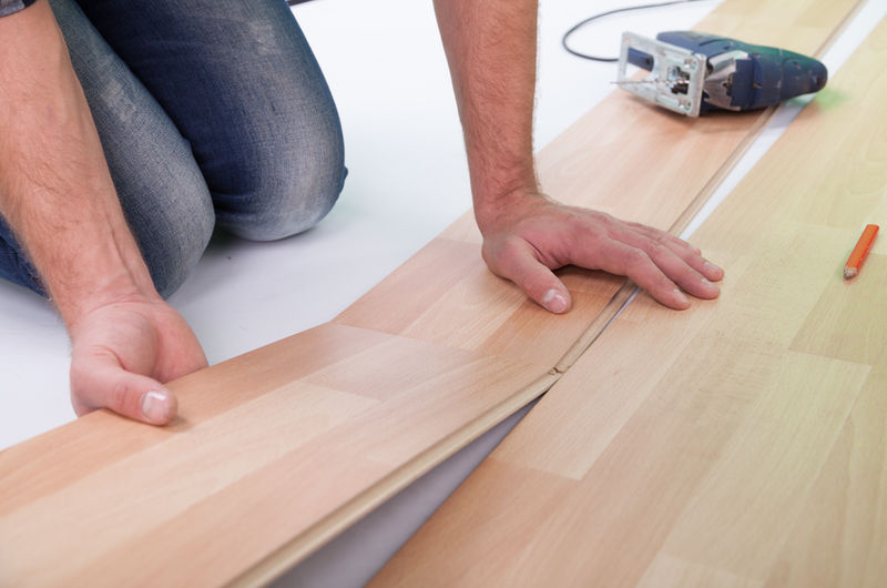 Sie müssen eine Wand streichen oder Laminat verlegen? Hier finden Sie Ihren Handwerker in Zürich.